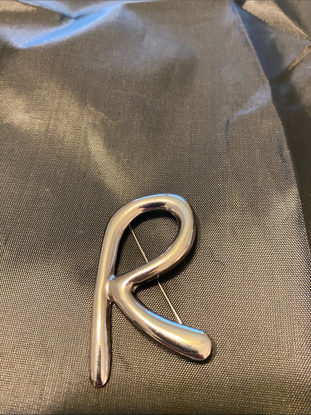 Letter R Pin - Picture 2 of 6
